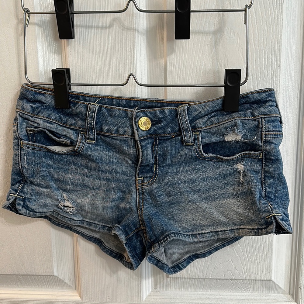 American eagle stretch denim shorts, size 2. Bundle and save or make an offer!